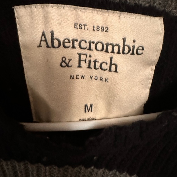 Abercrombie sweater - Picture 3 of 3